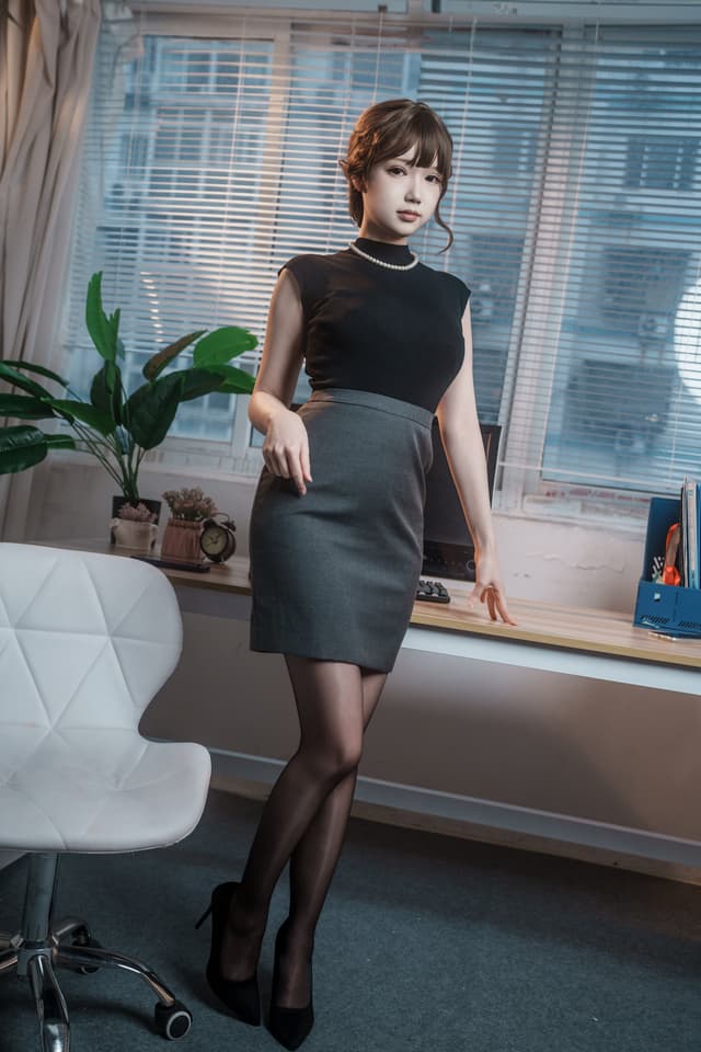 年纪不大的上司姐姐[70P] 写真集