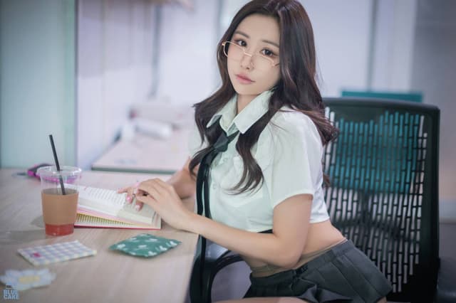 [BLUECAKE] YeonYu (연유) - Study Harder
